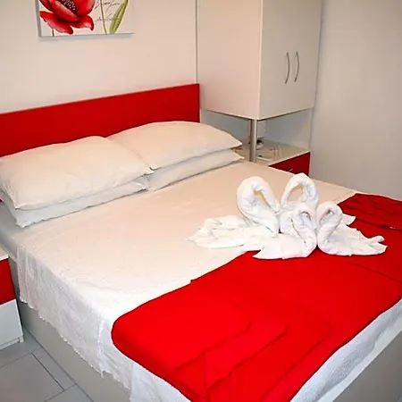Zorana Hostel *