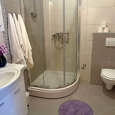Zorana Hostel *