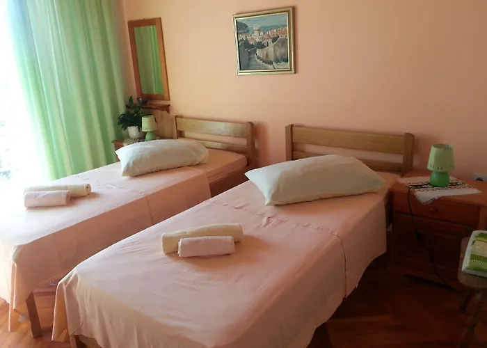Zorana Hostel *